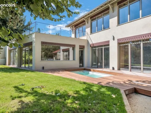 Maison 6 pièces 230 m²