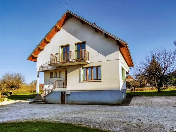 VILLARS-SAINT-GEORGES Maison familiale cinq chambres