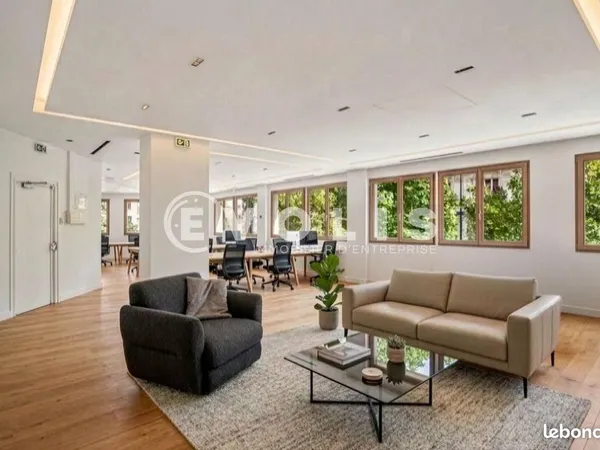 Bureau 225 m²