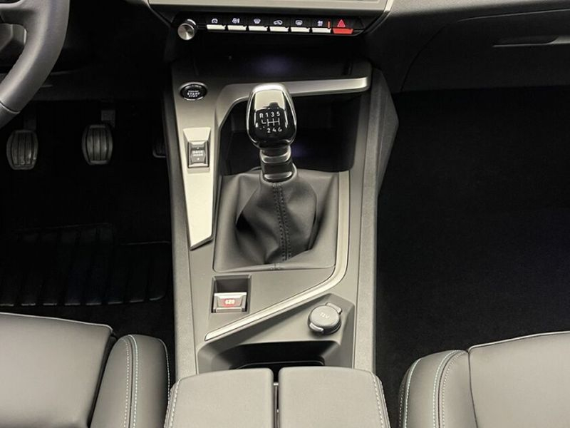 Peugeot 308 III 1.5 BlueHDi 130ch Active Pack — photo 18