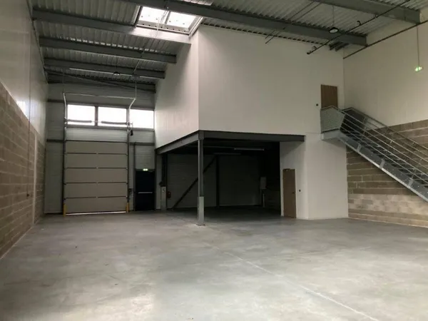 Local d'activité 319 m²