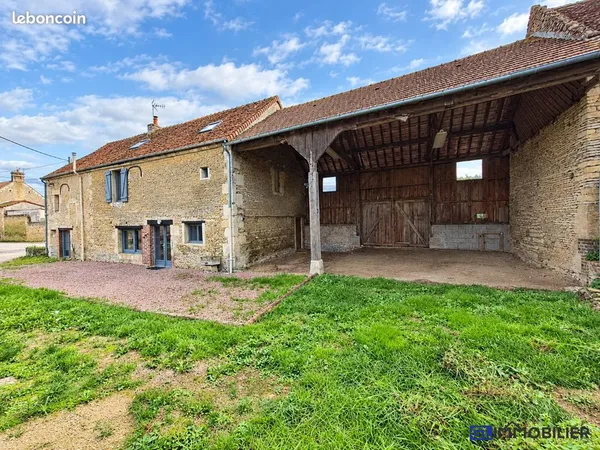 Maison d'environ 151m² 7 pièces + hangar
