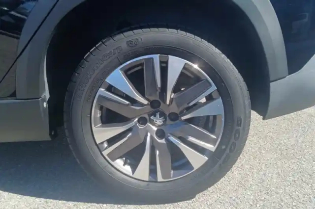 Peugeot 2008 1.2 puretech 110ch s&amp;s bvm5 — photo 13