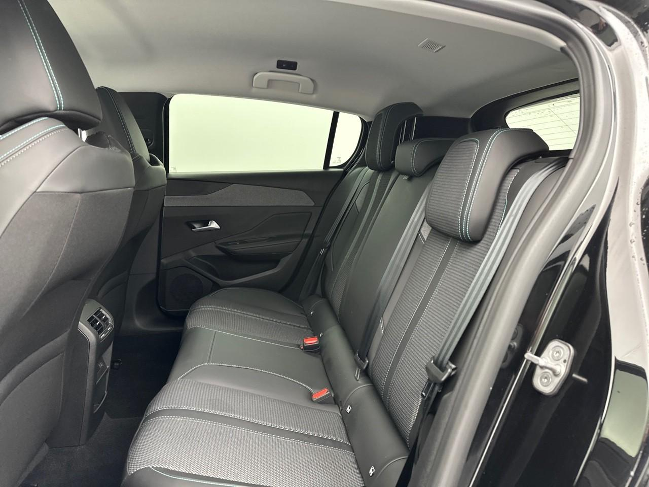 Peugeot 308 hybrid 145 e-dcs6 allure — photo 11