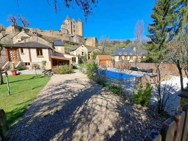 MAISON + GITES AVEC PISCINE
