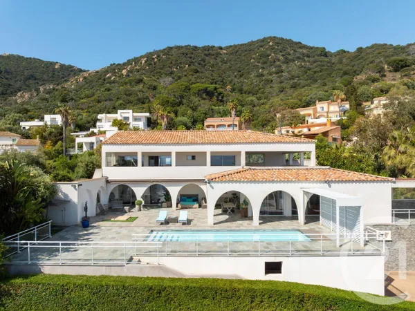 Maison 10 pièces 295 m²