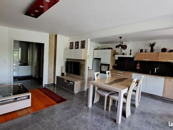 Appartement 100m2 au calme, proche centre ville