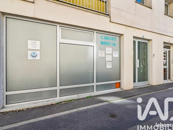 Local 76 m² Paris