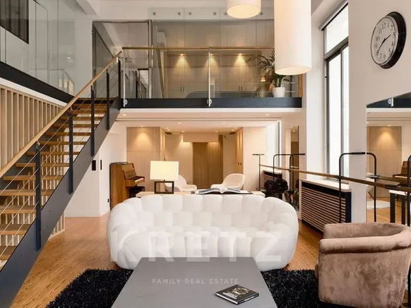 Loft 3 pièces 160 m²