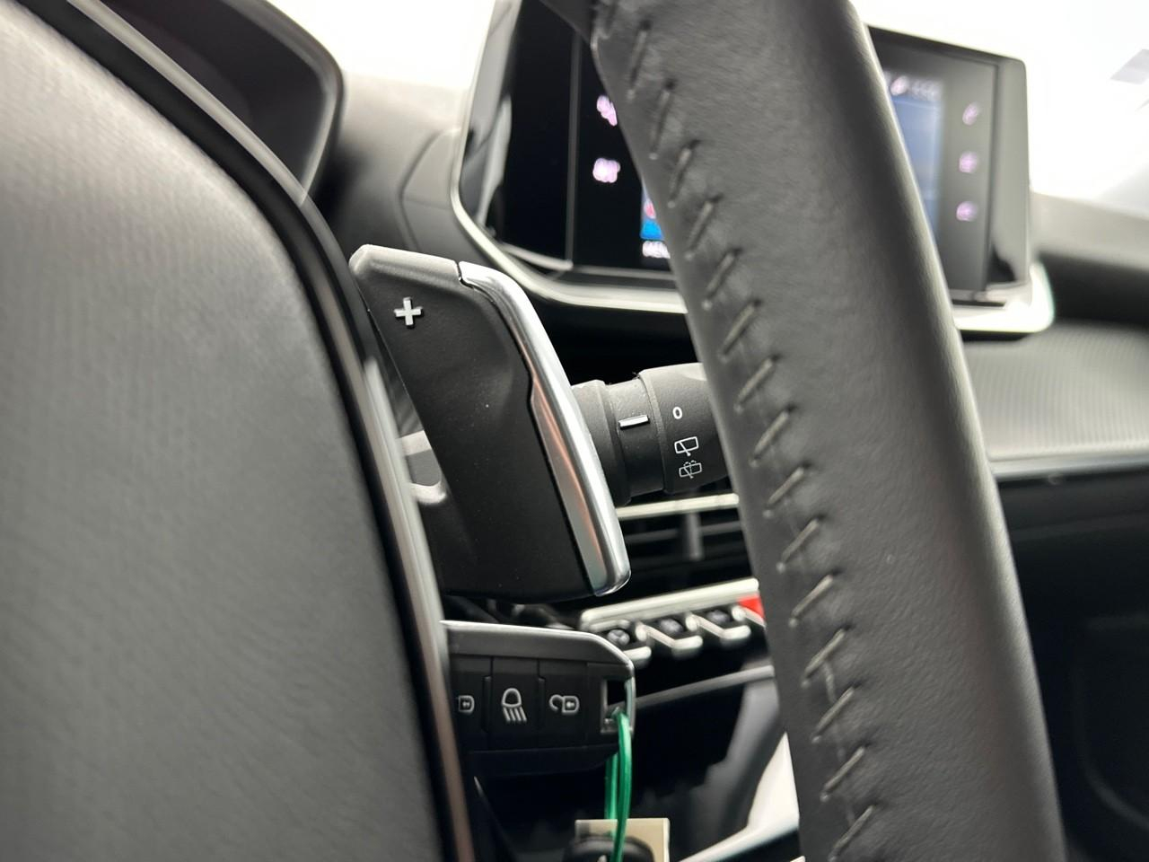 Peugeot 2008 puretech 130 s&s eat8 allure — photo 20