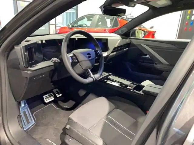Opel Astra hybride rechargeable 180 ch bva8 — photo 7
