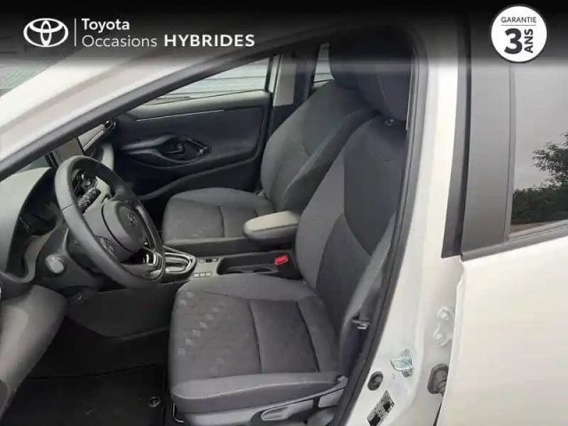 Toyota Yaris 116h design 5p my25 — photo 11