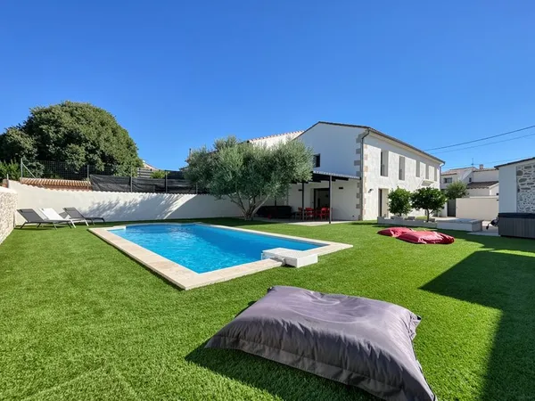 Villa 6 pièces 200 m²