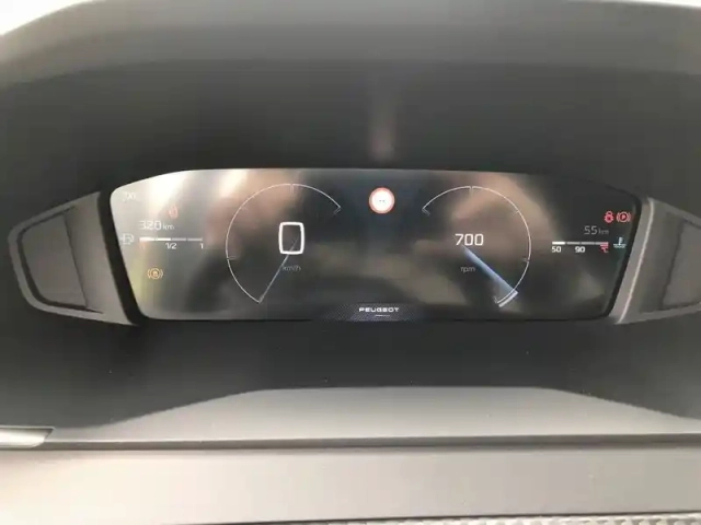 Peugeot 208 puretech 100 s&amp;s bvm6 — photo 10