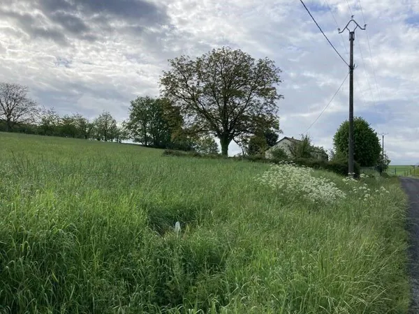 Terrain constructible 830 m²