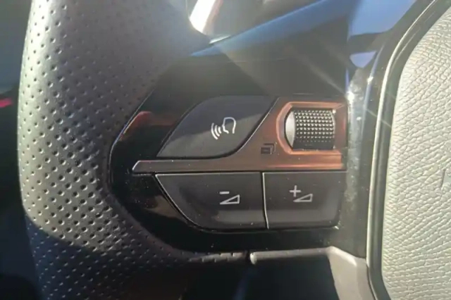 Peugeot 2008 puretech 130 s&amp;s eat8 — photo 23