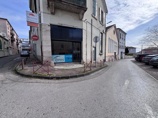 Vente / Local commercial - 117 m²