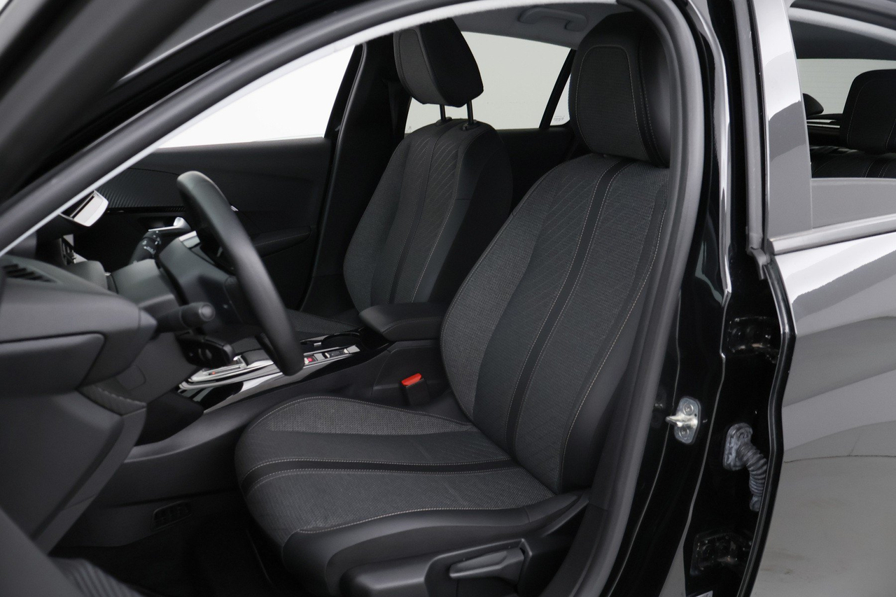 Peugeot 208 — photo 12