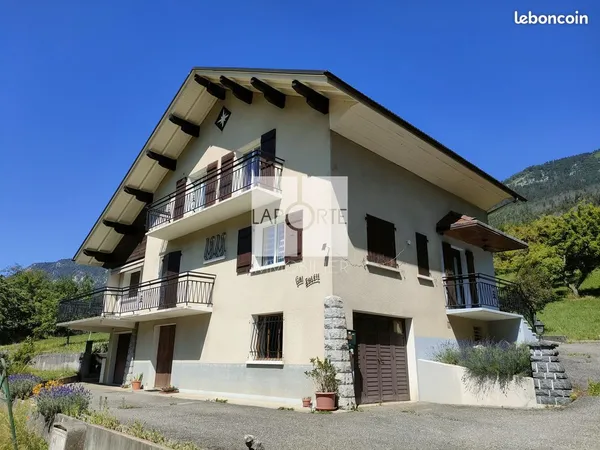 Maison 8 pièces 160 m²