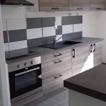 Location appartement F2 dans petite maison mitoyenne