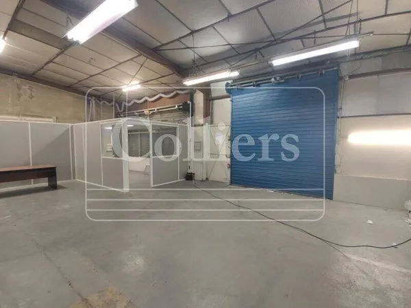 Entrepôt 190 m²