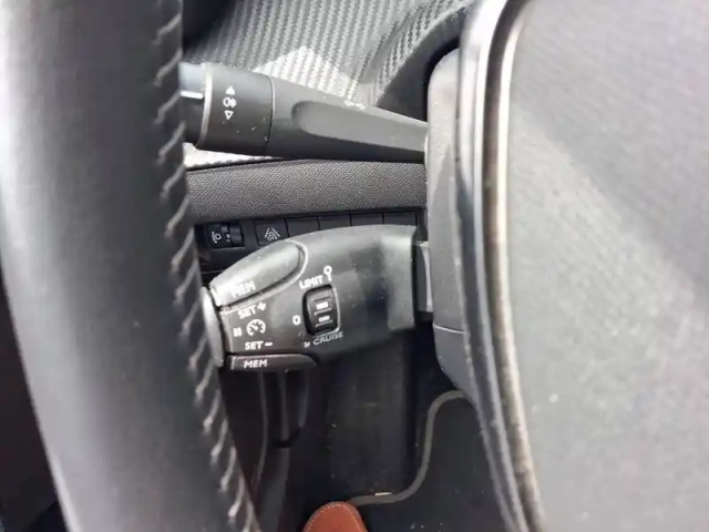 Peugeot 208 electrique 50 kwh 136ch — photo 16