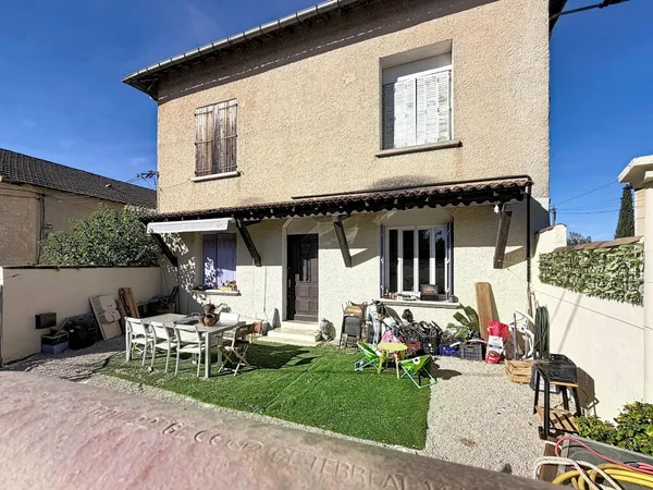 Pernes les fontaines, immeuble 300m² habitable + 340m²
