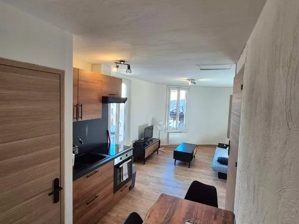 Appartement . 2 pièces + bureau . 41m² . Étage 3/3