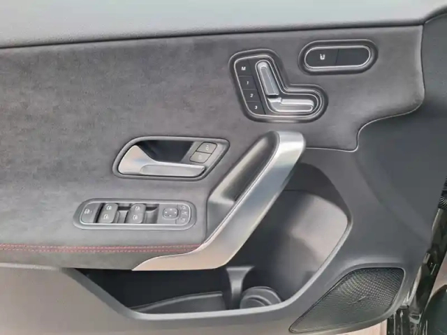 Mercedes Cla 200 d amg line — photo 13