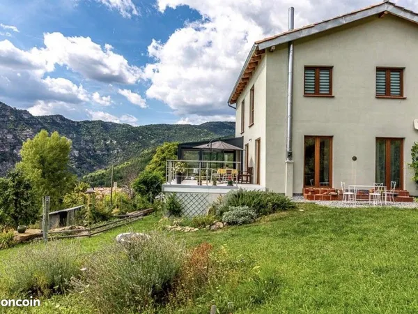 À vendre - Maison d'exception à Braux (04240) - 160 m² - 350 000