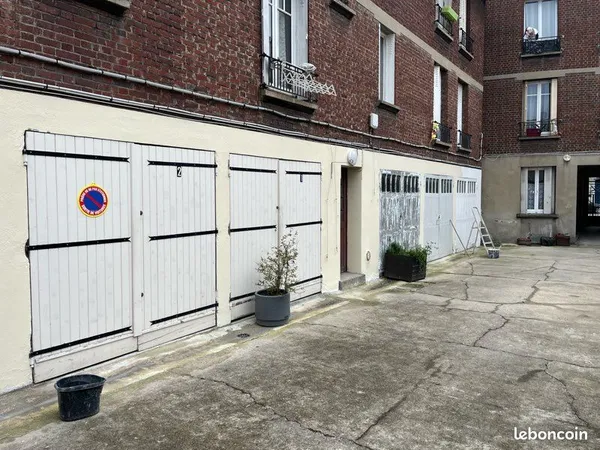 Box à louer - Saint-Denis (93200) - Cour intérieure calme et sécurisée