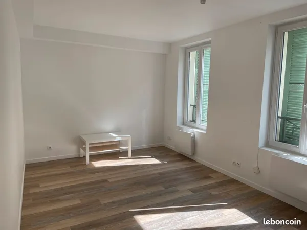 Appartement T2 - 38m - 1er étage dans petite copropriété - Centre ville Mantes la Jolie