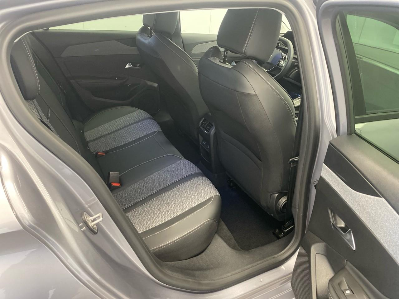 Peugeot 308 hybrid 145 e-dcs6 allure — photo 22