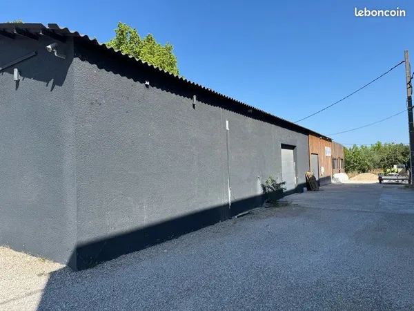 Local professionnel bures à louer - 170 m²