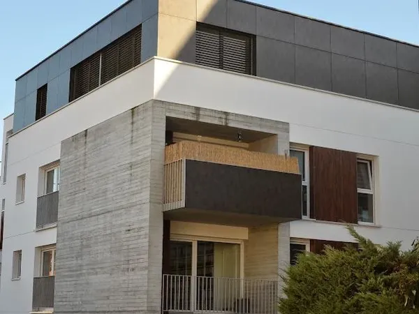 CERNAY - F3 meublé 70 m² - Terrasse - 2 parkings - DPE B