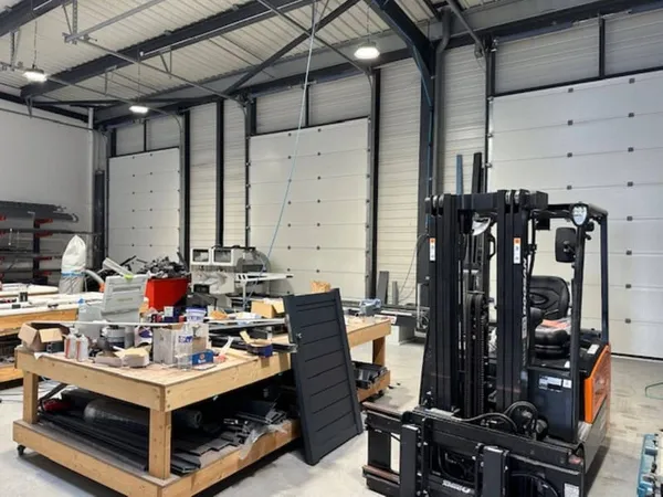 Vente local d'activité avec bureaux et parking à Guerande zone Villejames