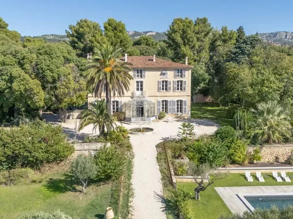 Maison de campagne 700 m²