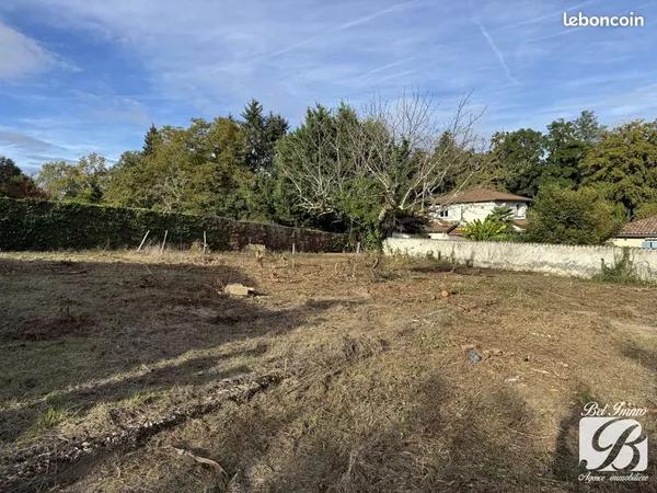 Terrain 672 m² Montluel