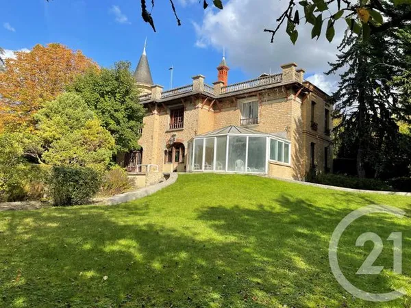 Maison 10 pièces 239 m²