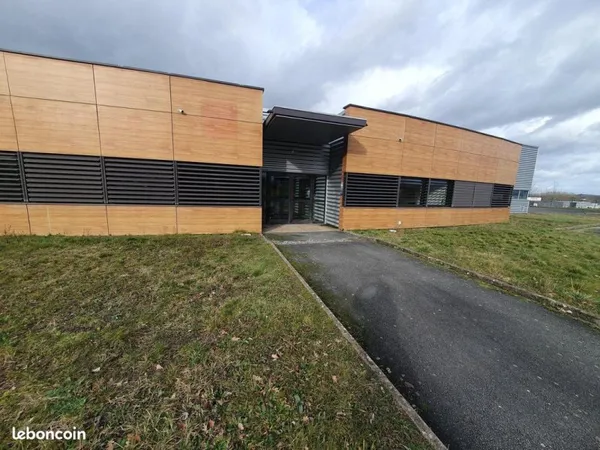 Bureaux 80 m² CREUZIER-LE-NEUF