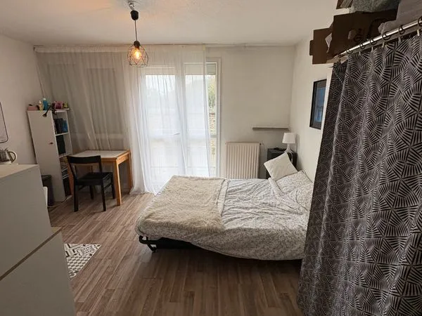 Loue Studio non meublé avec terrasse