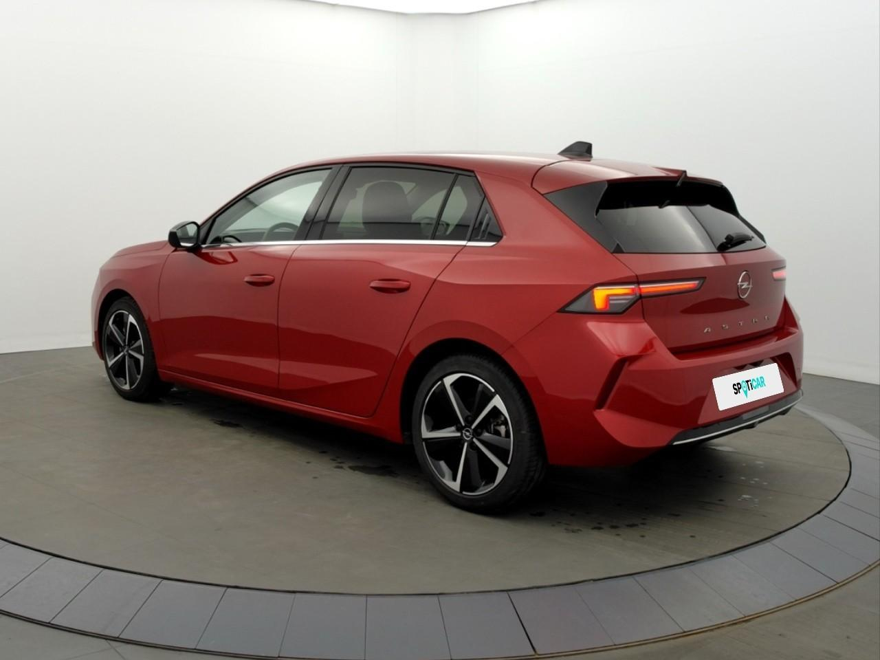 Opel Astra 1.2 turbo 130 ch bvm6 elegance — photo 3