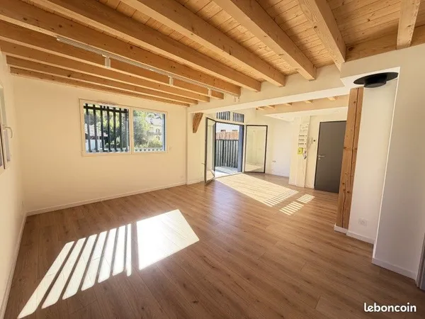 Appartement type F4 neuf avec terrasse plein sud, proche centre et lac