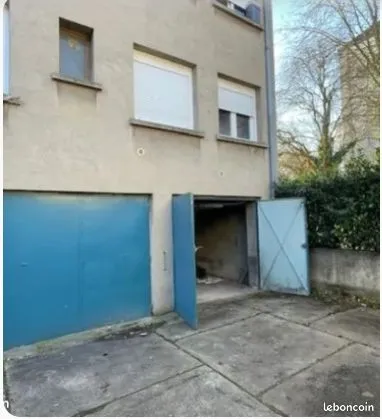 Garage fermer securise a louer montigny