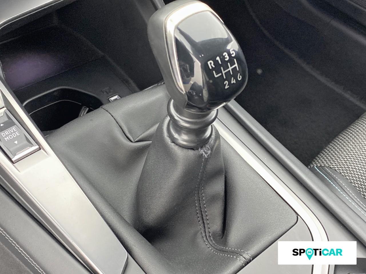 Peugeot 308 1.2 puretech 130ch s&s allure pack — photo 14