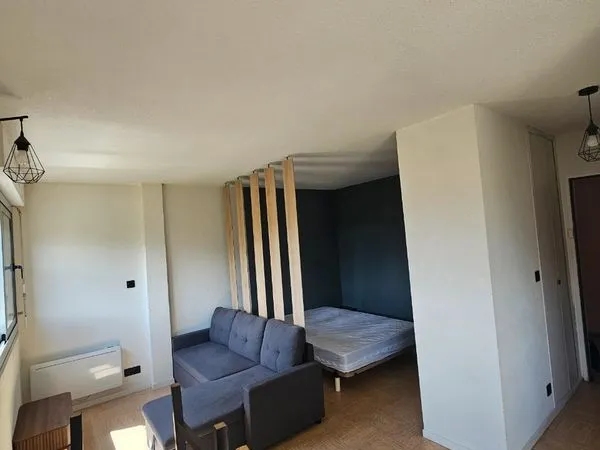 ✨ Studio rénové 28 m² - Dernier étage - Parking privé - Centre-ville ✨