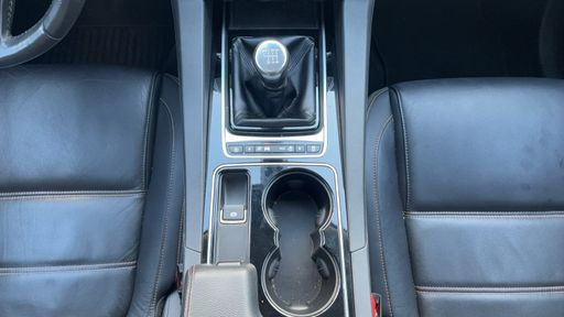 Jaguar F-Pace 2.0 D 163 2WD - Prestige – 2018 – 120482 km – Diesel – Boîte Manuelle — photo 18