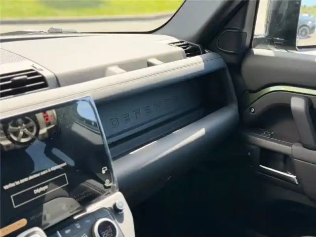 Land Rover Defender 110 phev — photo 25