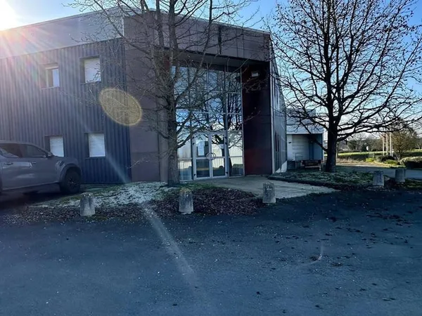 Local d'activité 2304 m²