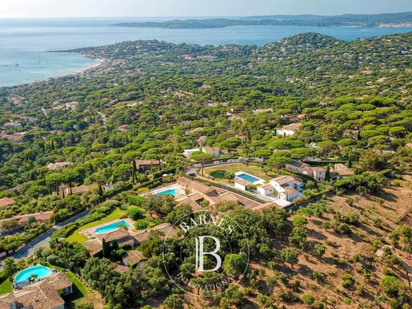 SAINTE-MAXIME - DOMAINE RÉSIDENTIEL - VILLA VUE MER - PISCINE